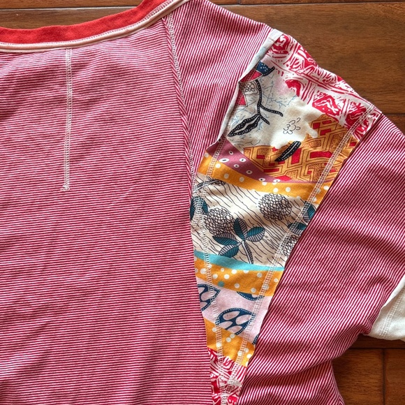 Round Neck Red Striped Floral Colorblock Patwork Oversized Tshirt Size Medium - Picture 13 of 13